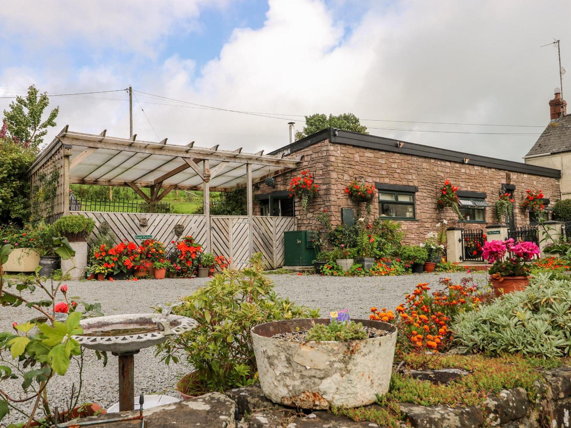 Ffynnonlwyd Cottage Llangynin Exterior photo